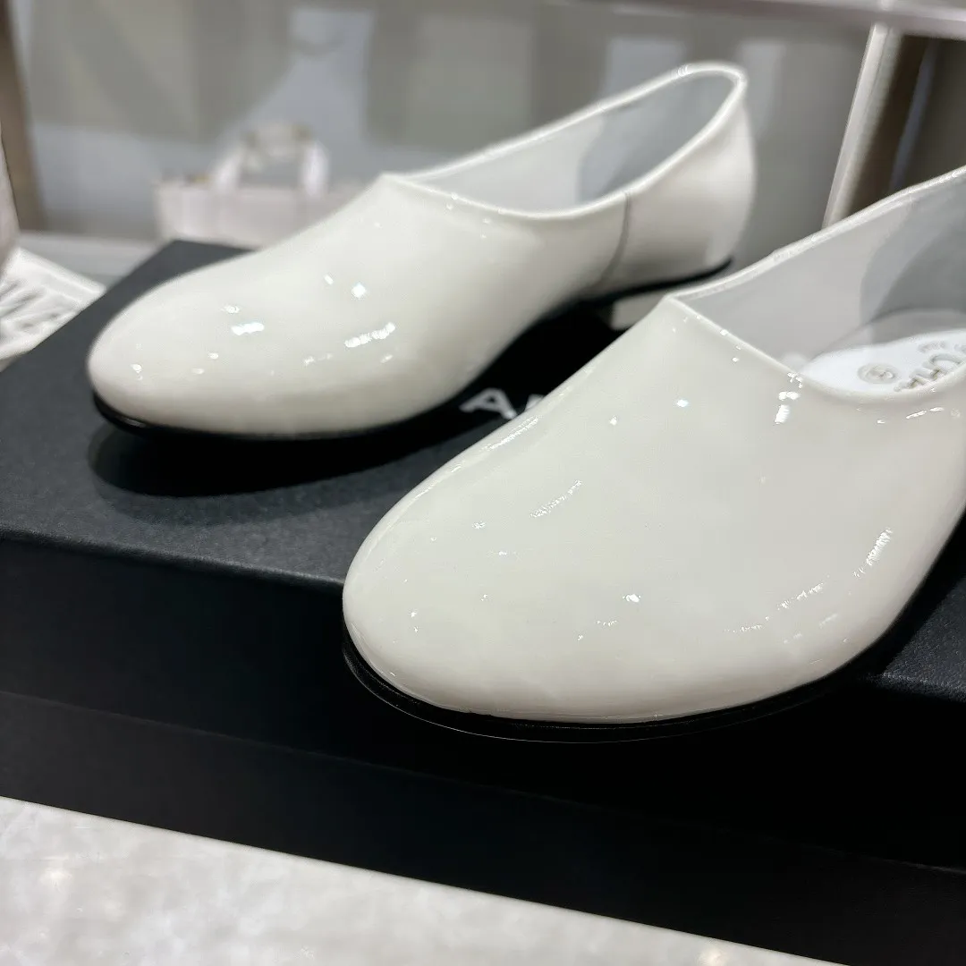 💕💕Factory direct selling price p380💕💕 Genuine leather sole +40 25C early spring new Chanel loafers; Fabric: patent leather: color black; white; burgundy, code number: 5-40; (custom-made 41 custom-made, non-returnable), rubber sole genuine leather sole +40